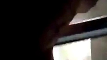 Batendo punheta no banco de trás do ônibus com risco de flagra