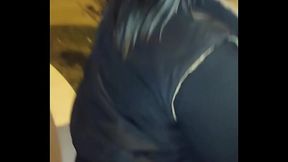 I MET A MATURE WOMAN AT A PARTY AND SHE SUCKED MY PENIS