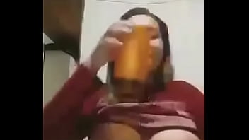 Peituda mostra peitos em live para ganhar seguidores