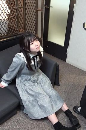 A Beautiful Woman Who Wants to Be an Entertainer Wears a Cyber Maid Costume and Has Creampie Sex! luna (20)