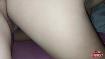 Mi vecinita me deja jugar con su coño despues de rasurarlo