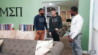 Interracial gozada, masturbação, sem camisinha, beijo, lambendo, homem, músculo – vídeo caseiro de Joey Mills, com um pau preto enorme sendo fodido no cu