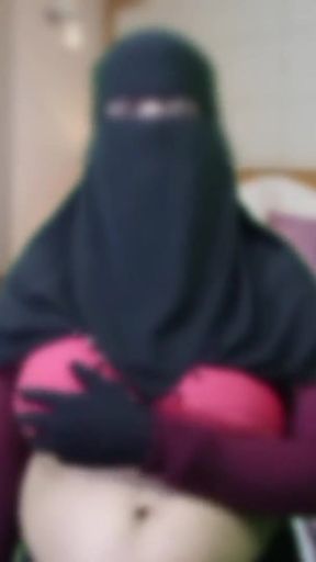 Jaw-dropping moment from &quot;Indian beautiful bhabhi&quot;