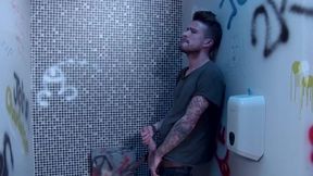 Brunette babe get fuck by huge cock