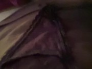 Grosse ejaculation dans sa jolie culotte noir