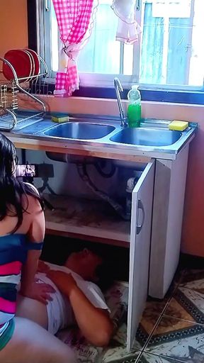 Unforgettable moment from &quot;horny woman seduces the plumber&quot;