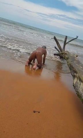 Ladysilva naked on the beach