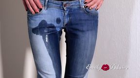 Jeans turn dark - pissing in my skinny jeans