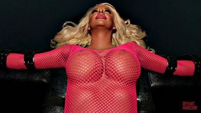 Blonde Barbie Courtney Taylor gets dominated by Evan Stone