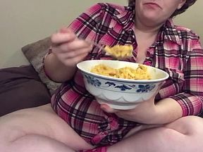 Mac and Cheese piggy stuffing - BBW Feedee Amber Crystal