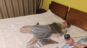 Amateur babe gets her face vacuumed by a bag