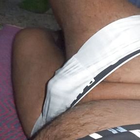 Aaj garden par apna dick masturbation kiye