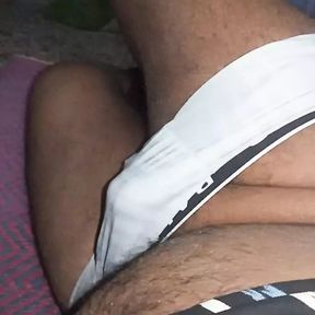 Aaj garden par apna dick masturbation kiye