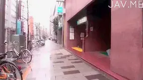 Chica Japonesa Guapa Con Cabello Rizado Espera A Su Novio Caliente