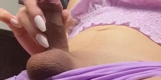 Stunning TS solo masturbation leads to a hot 720p cumshot