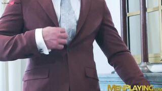 Classy bearded jock Andy Star deepthroats big throbbing cock