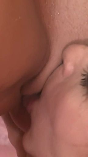 Lesbians Lick Their Whole Body