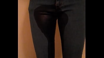 Amateur peeing pants