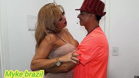 conhecir a mell albuquerque em uma balada ela foi comigo para minha casa a gente chegou em casa e ja comessamos um clima de sexo na cozinha el adora sexo anal