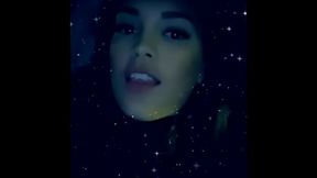 Je me suis arr&ecirc_t&eacute_ sur l'_autoroute pour pouvoir mettre un gode dans ma chatte