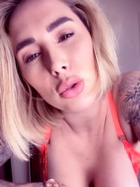 Big ass twerk and pussy tease with babe pornstar paige turnah in sexy lingerie