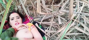 Sexy Bhabhi Gets Hot for Sex in Sugarcane Field