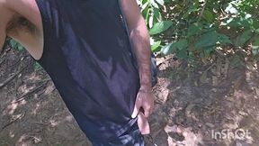 esperando uma mamada no parque.