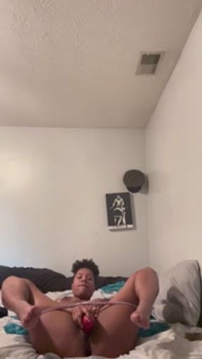 PILLOW HUMPING EBONY MILF