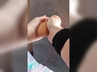 FACCIO una SEGA al MIO CAZZONE - GROSSO VIBRATOR di gomma [JOI]