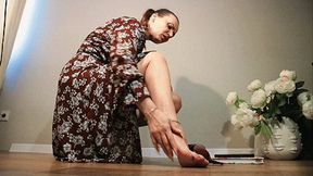 Sprained ankle in high heels WMV