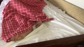 BIG FEET UNDER BED SHEETS STICKING OUT - MP4 HD