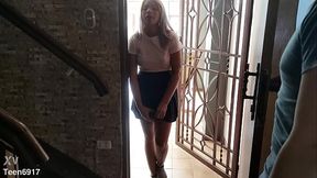 me dejaron a cargo de mi vecinita y terminamos jugando y se corre a chorros squirt