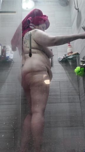 Sexy BBW Amanda Teasing in the Shower
