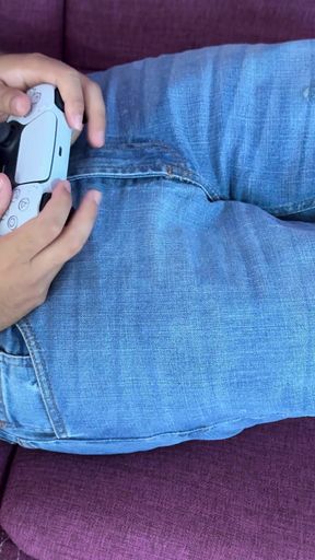 My boyfriend leaves me standing up and hot, so I fuck my roommate   Clip 1
