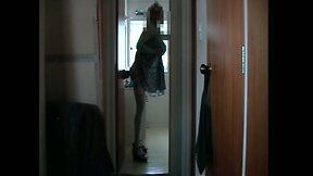 Crossdreser standing and riding