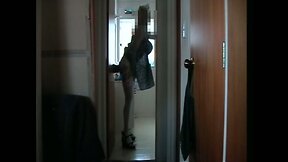 Crossdreser standing and riding