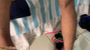 morena tatuada e muito gostosa deixa novinho de pau grande e grosso enfiar tudo no seu cuzinho depois de mamar ate se engasgar