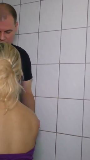 Hausmeister Dieter bumst die kleine von nebenan   Clip 2