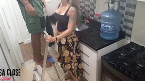 paguei o cara que trocou a lampada com o cu (video completo)