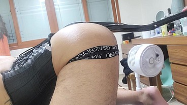 El vecino ayudando con dildo