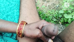 Aunty doing hand fuck in the jungle
