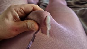 Cumshot in lila Nylons