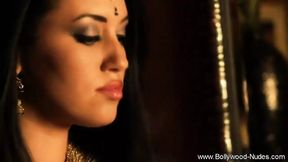 Bollywood Beauty Babe Naked in Asia