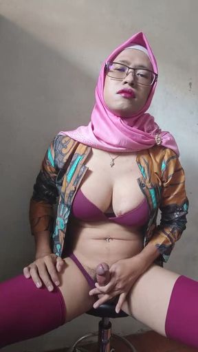 Hijab Shemale Jerking off Her Huge Dick