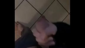 Me habla para le mande video y se masturbe