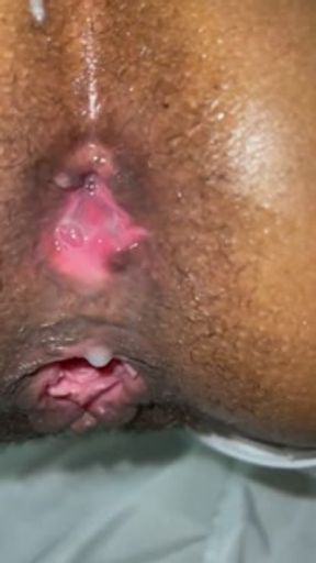 Black Girl Pushes out Anal Creampie