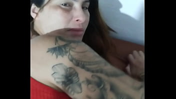 Fiquei de 4 na cama provocando meu marido pra ele vim socar a rola em mim e gozar na minha buceta de outa