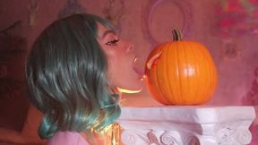 Shemale destroys pumpkin in raw POV with deep cumshot inside transgender surprise