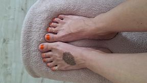 quick squirting on tattooed foot after work