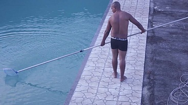 Novinha fica Louca de tessão pelo limpador de Piscina de Pau grande, Lunna Real